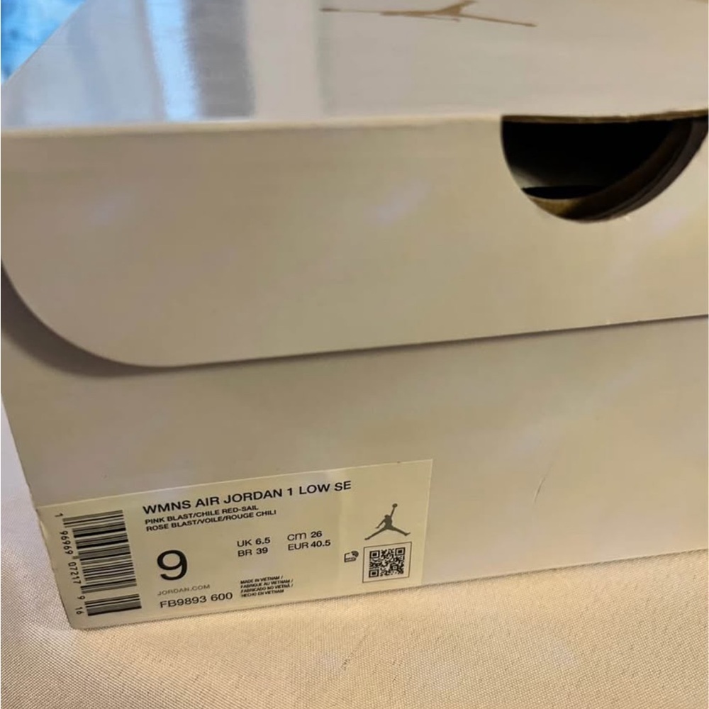 Air Jordan 1 Low SE Sneakers